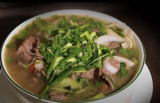 #13-Pho With Seared Beef Shank(Phở tái xào lăn) / #12B - 炒牛肉汤粉